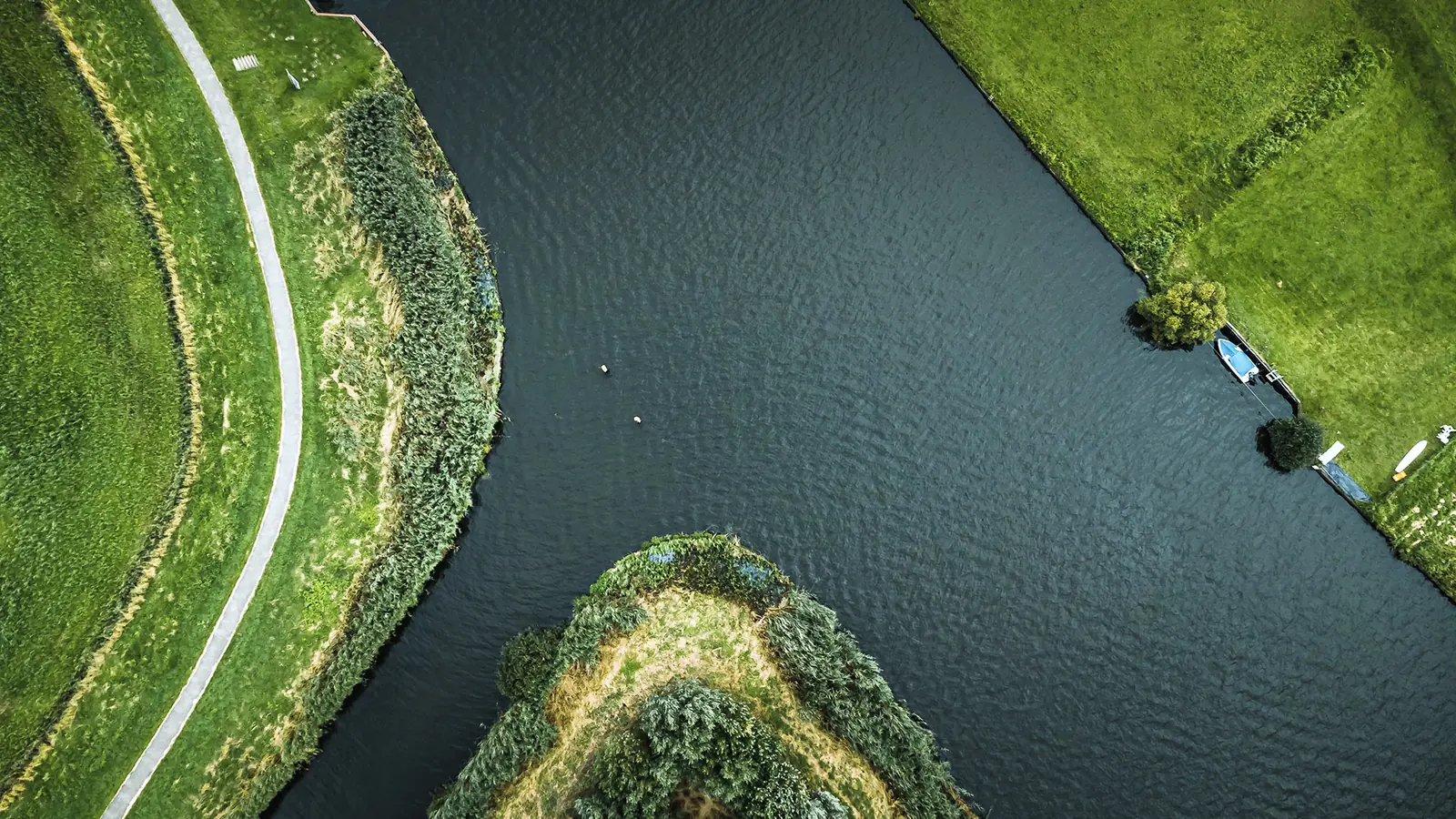 Hollands polderlandschap in de Alblasserwaard, de streek waar L2Networks werkt